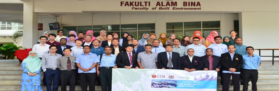 One for the record! Group photo of all FGD participants. Standing first row holding the banner include Y.Bhg. En. Md. Za’nalHj. Misran (YDP, MPPG, sixth from right), Assoc. Prof.Dr.RoslanAmirudin (Dean, FAB, fifth from right) and Prof. Dr. Ho Chin Siong (Director, UTM-LCAR, sixth from left).