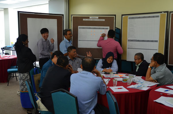 FGD in action…participants actively involved in discussion. Seated fourth from right is En. Md. Za’nalHj. Misran (YDP, MPPG).
