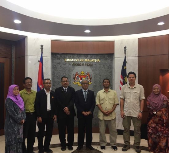 5 staf UTM ke Kemboja promosi Service Learning