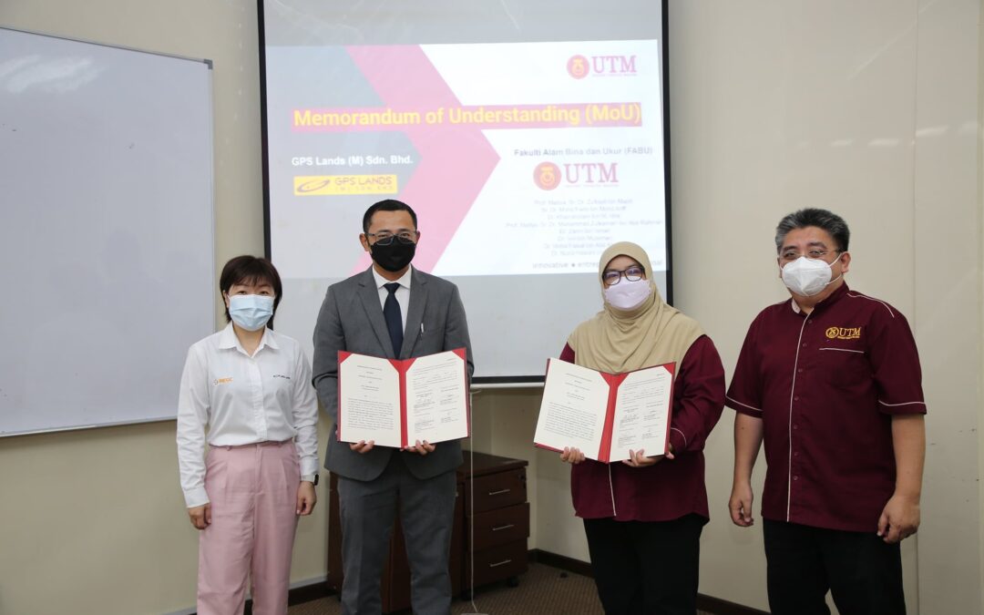 Memorandum of Understanding (MoU) Signing Ceremony between Universiti Teknologi Malaysia (UTM) & GPS Lands (M) Sdn. Bhd. held at the Faculty of Built Environment & Surveying on January 5th, 2022.