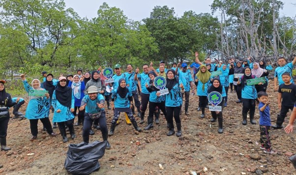 Pelajar FABU bantu pulihara ekosistem hutan paya laut.