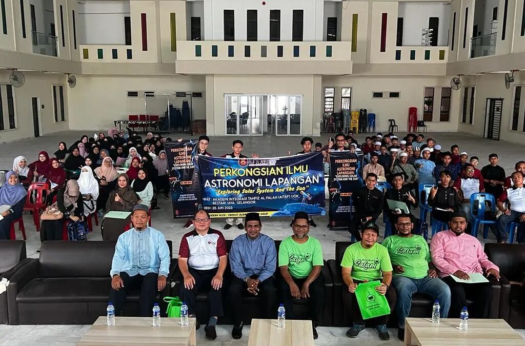 Pelajar SPACE Kejuruteraan Geomatik kongsi ilmu astronomi bersama murid AITAF
