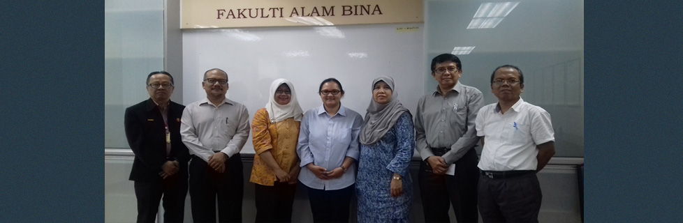 Left-Right: Mr. Zainul Rashid Abu Bakar (International Office, UTM) , AP Dr. Mohammed Rashid Embi (FAB), Ir. Dr. Winny Astuti (UNS), Ms. Isti Andini (UNS), AP Datin Dr. Norsiah Abd Aziz (FAB), Dr. Abdul Halim Hussein (FAB) and Dr. Ariva Sugandi Permana (FAB).