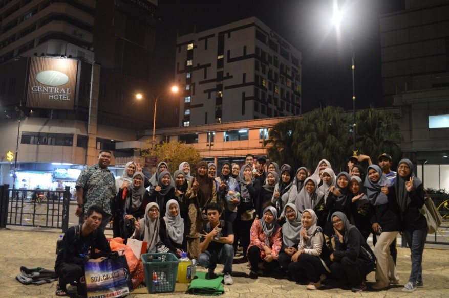 Pelajar FABU bantu golongan gelandangan menerusi program ‘WE CARE 2019’