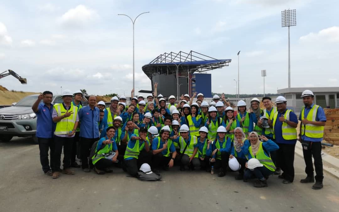 Lawatan Tapak Bina Projek Pembinaan Stadium Olahraga dan Ragbi SUKMA Johor 2020 oleh pelajar program Sarjana Muda Ukur Bahan