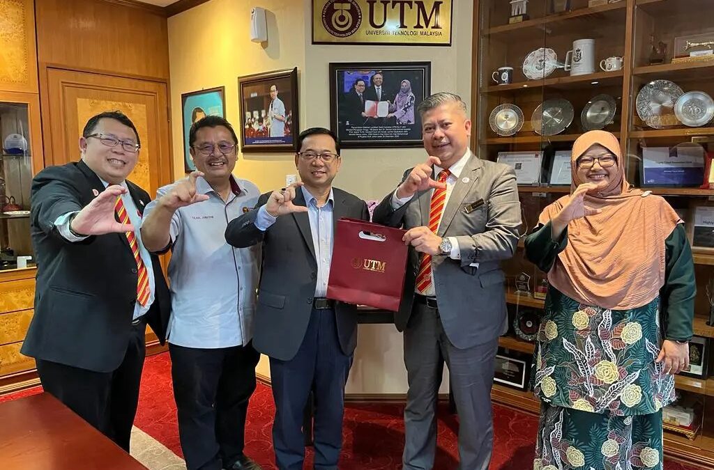 Naib Canselor UTM terima kunjungan wakil Jabatan Tanah dan Survei Sarawak